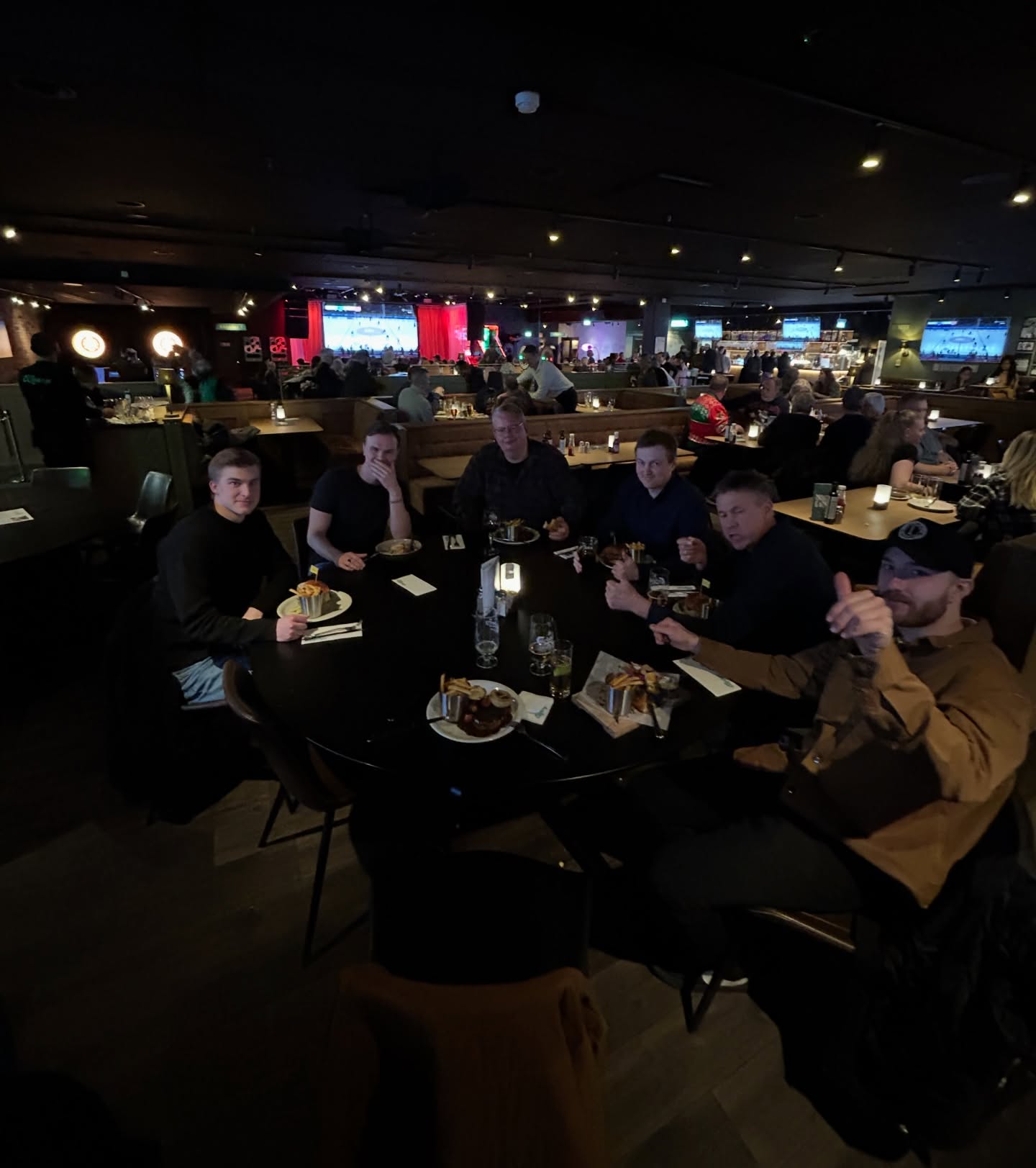 Julfest! Spa sedan 12.00 och middag på kvällningen. Världens bästa gäng och material leverantörer. God jul 🫶🏻☺️